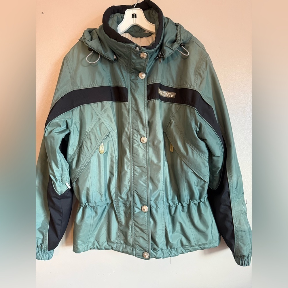 Descente womens winter snow/ski jacket size 12 mint